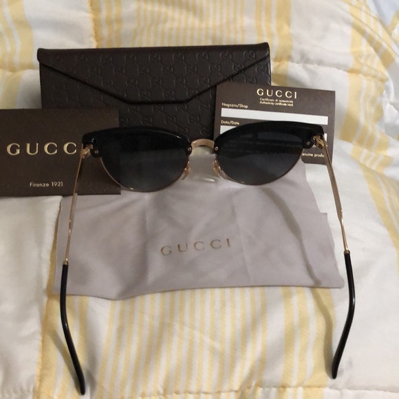 GUCCI WOMEN’S SUNGLASSES (Authentic) - Picture 4 of 11